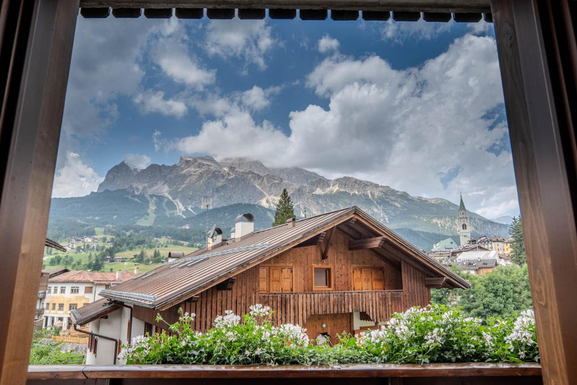 Hotel Panda Cortina- Ricarica Auto Elettriche Cortina d'Ampezzo Exterior photo