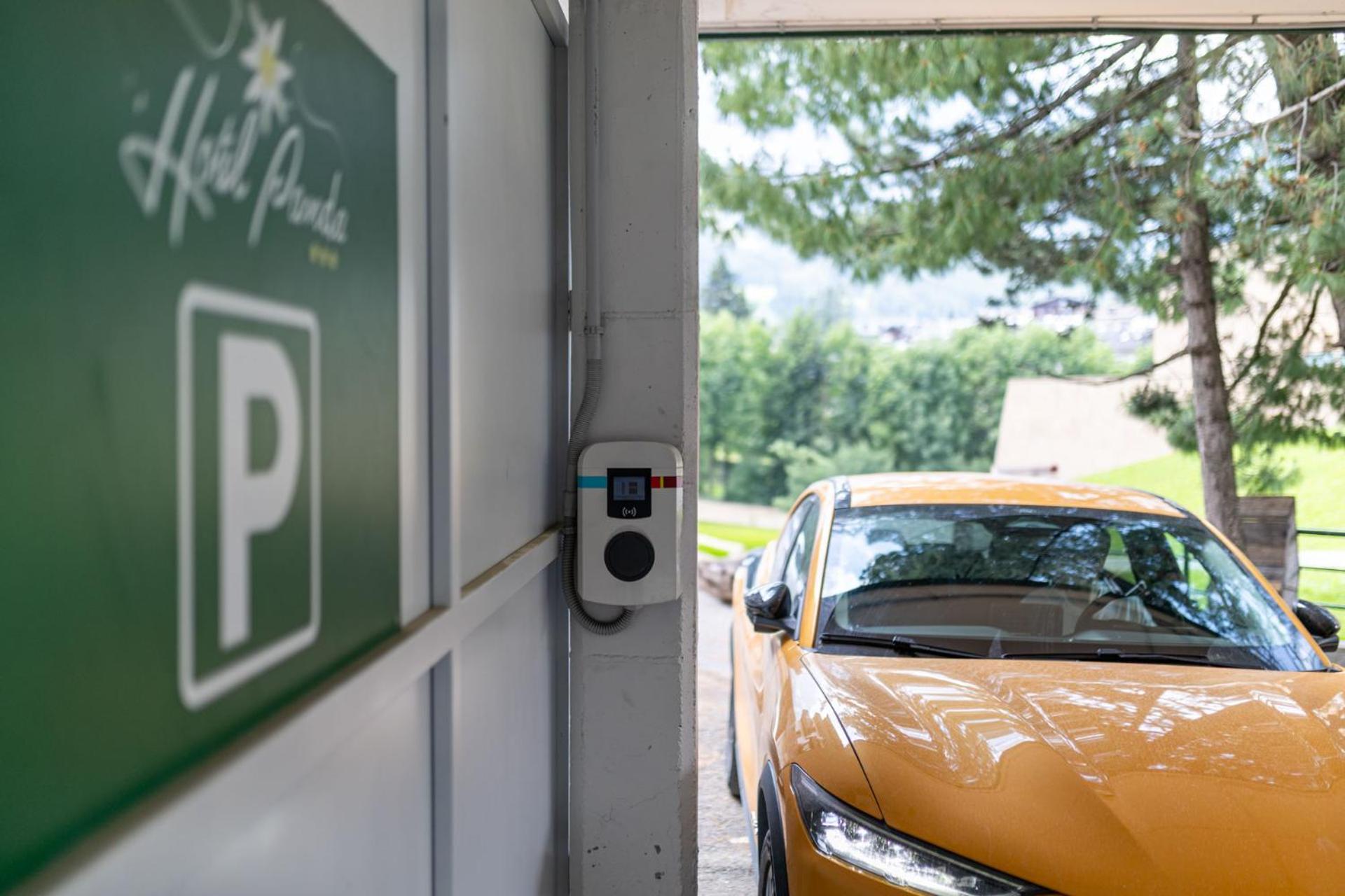 Hotel Panda Cortina- Ricarica Auto Elettriche Cortina d'Ampezzo Exterior photo